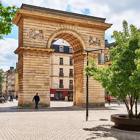 Отель Logis Darcy Centre