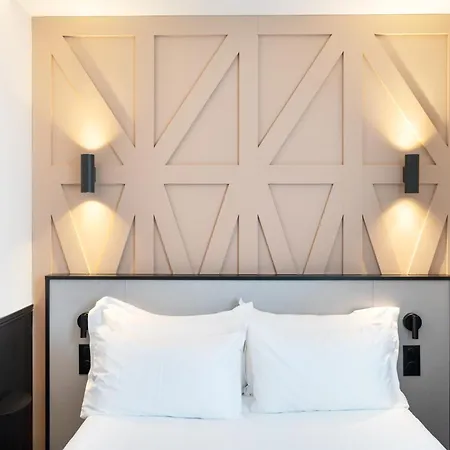 Logis Darcy Centre Hotel 4*