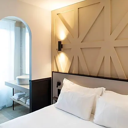 Logis Darcy Centre Hotell 4*