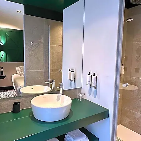 Logis Darcy Centre Hotell 4*