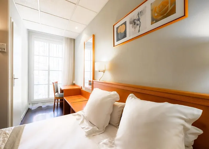 ホテル Logis Darcy Centre