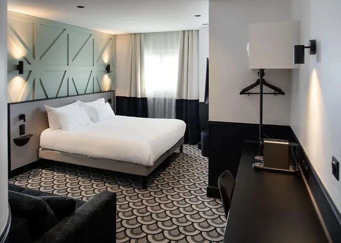 Logis Darcy Centre Hotel 4*